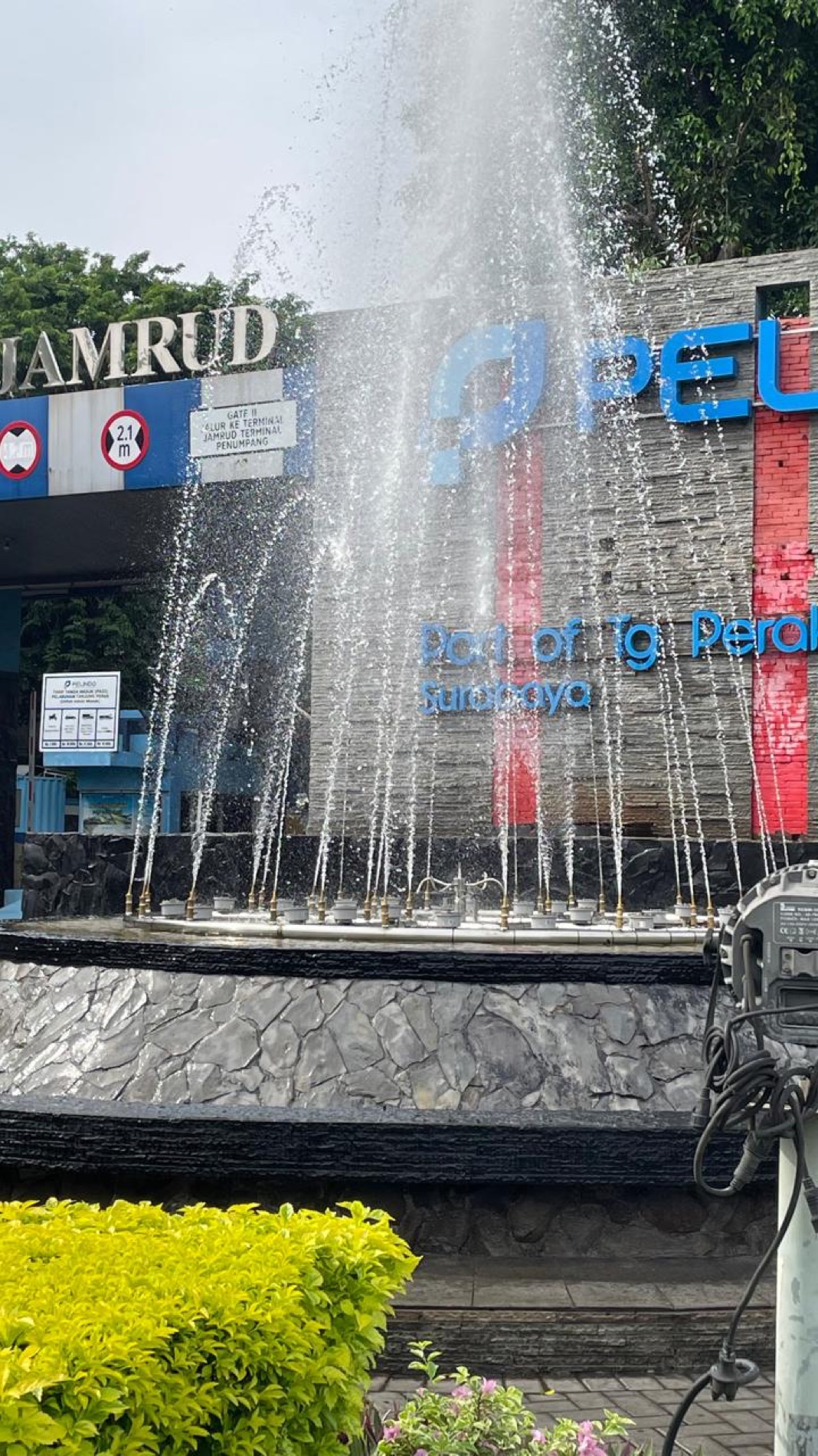 Air mancur Gate Jamrud yang telah beroperasi